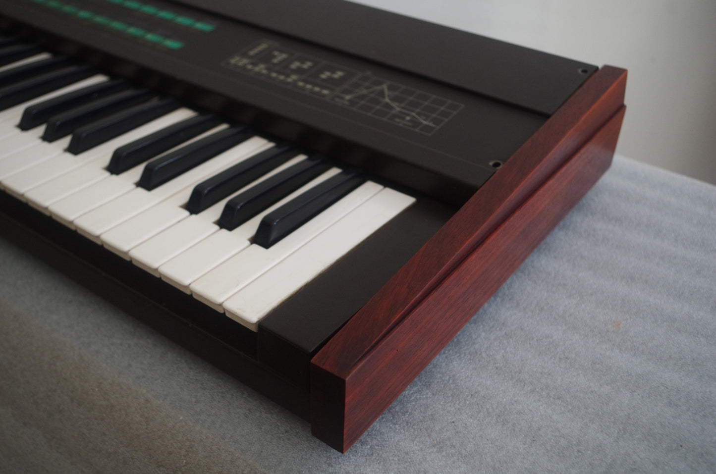 Yamaha DX7 / DX9 Padauk Wooden Side Panels – DX1 Style Upgrade