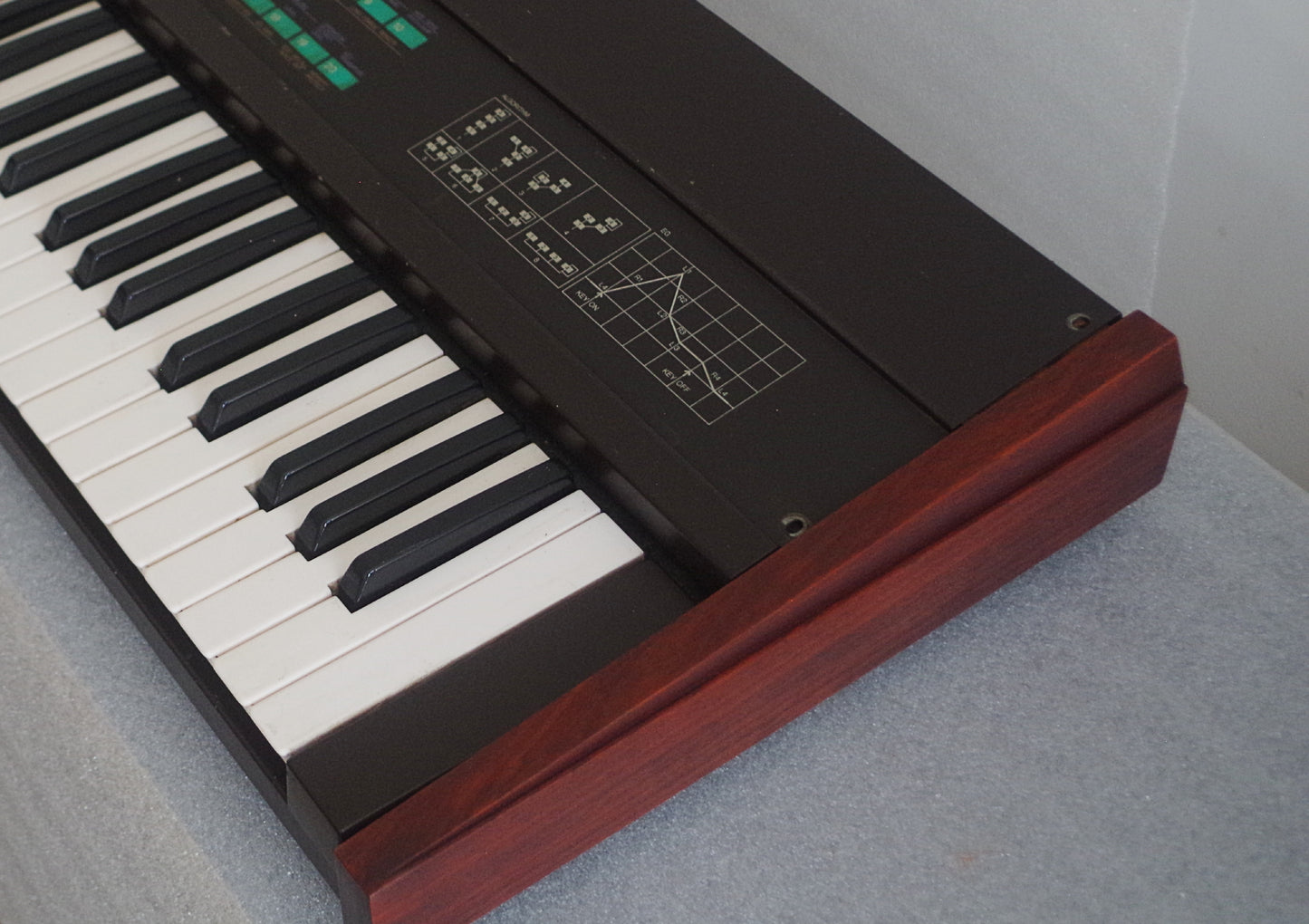 Yamaha DX7 / DX9 Padauk Wooden Side Panels – DX1 Style Upgrade